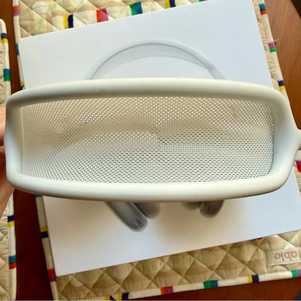 Apple AirPods Max is Silver, some minor scratches, worn less than a dozen times. - Picture 5 of 6